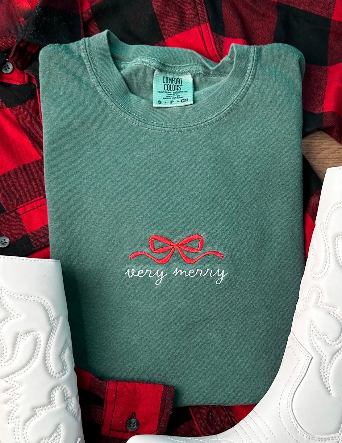 ✨PREORDER | ETA MID NOVEMBER✨ Very Merry Embroidered Tee