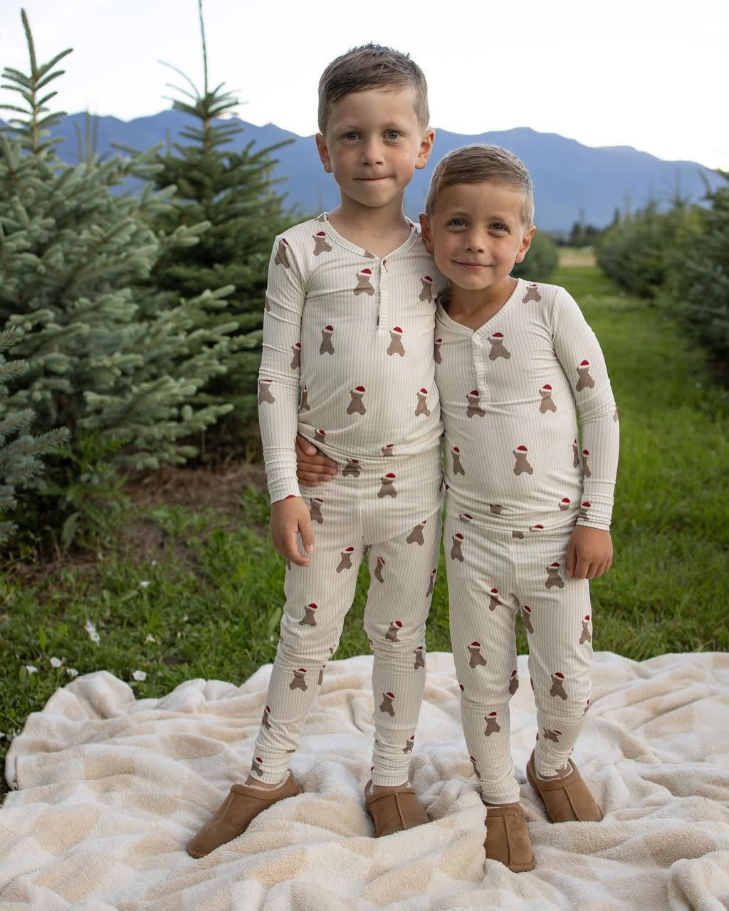 ✨PRE-ORDER | ETA 2 WEEKS✨ Bamboo Santa Teddy Two Piece Pajamas